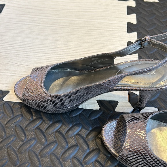 Xappeal womens kitten shoes open toe and ankle silver size 6.5 color pewter - Picture 5 of 8